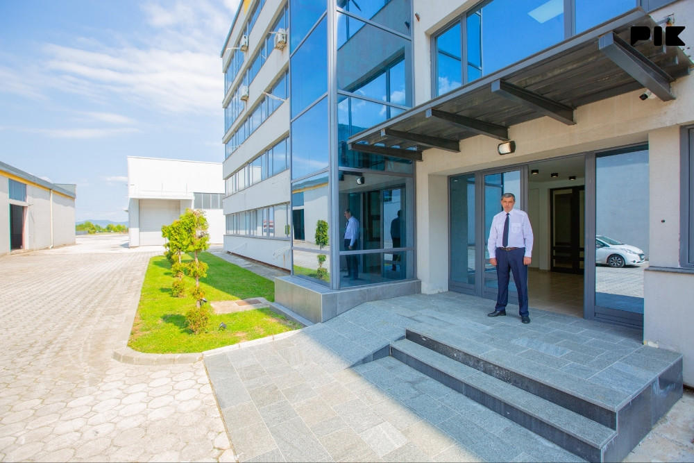Poslovna zgrada 550 do 2.750 m2 Sarajevo, Hrasnica 3