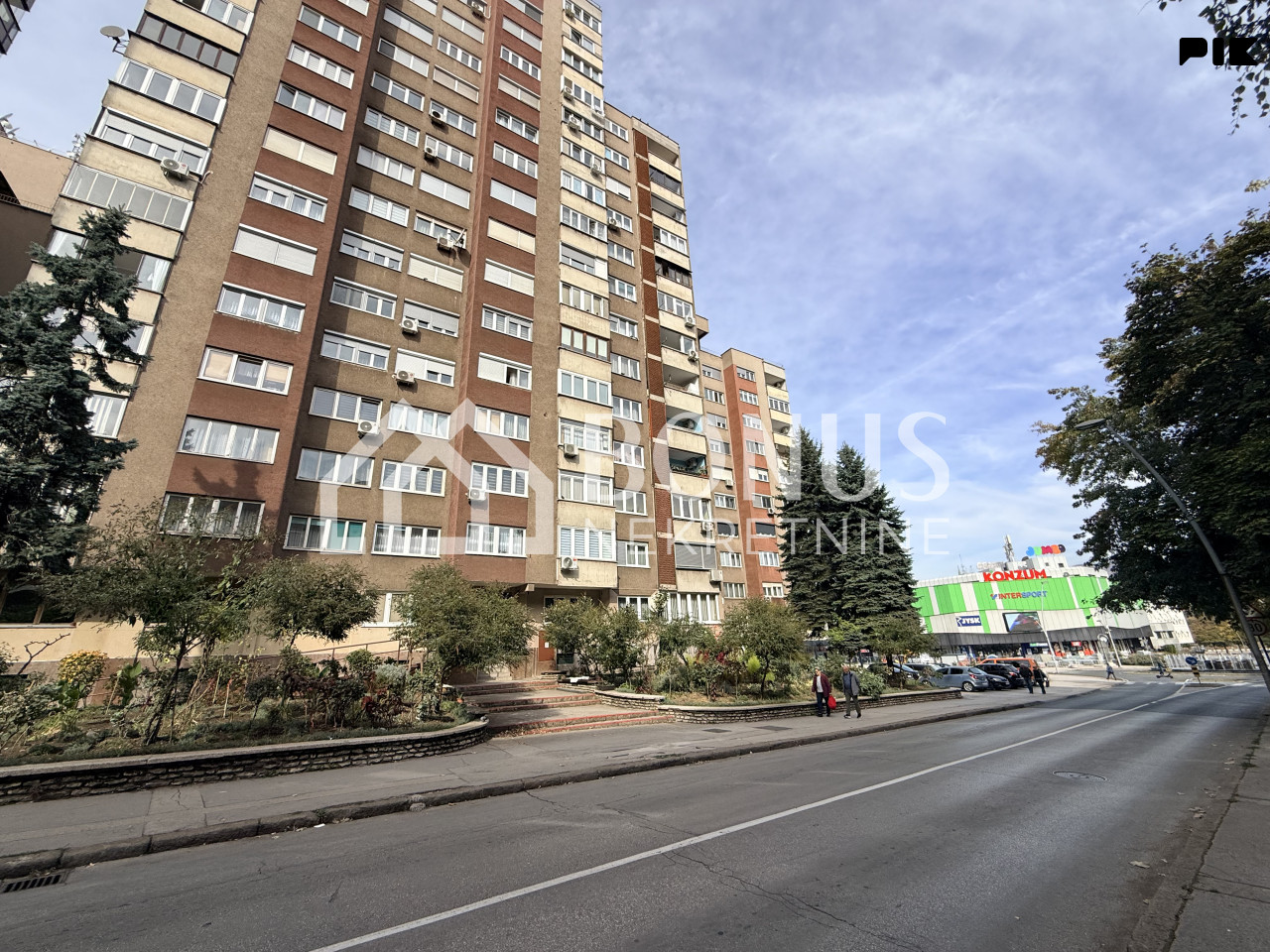 Trosoban stan, centar grada - Kineski zid 2