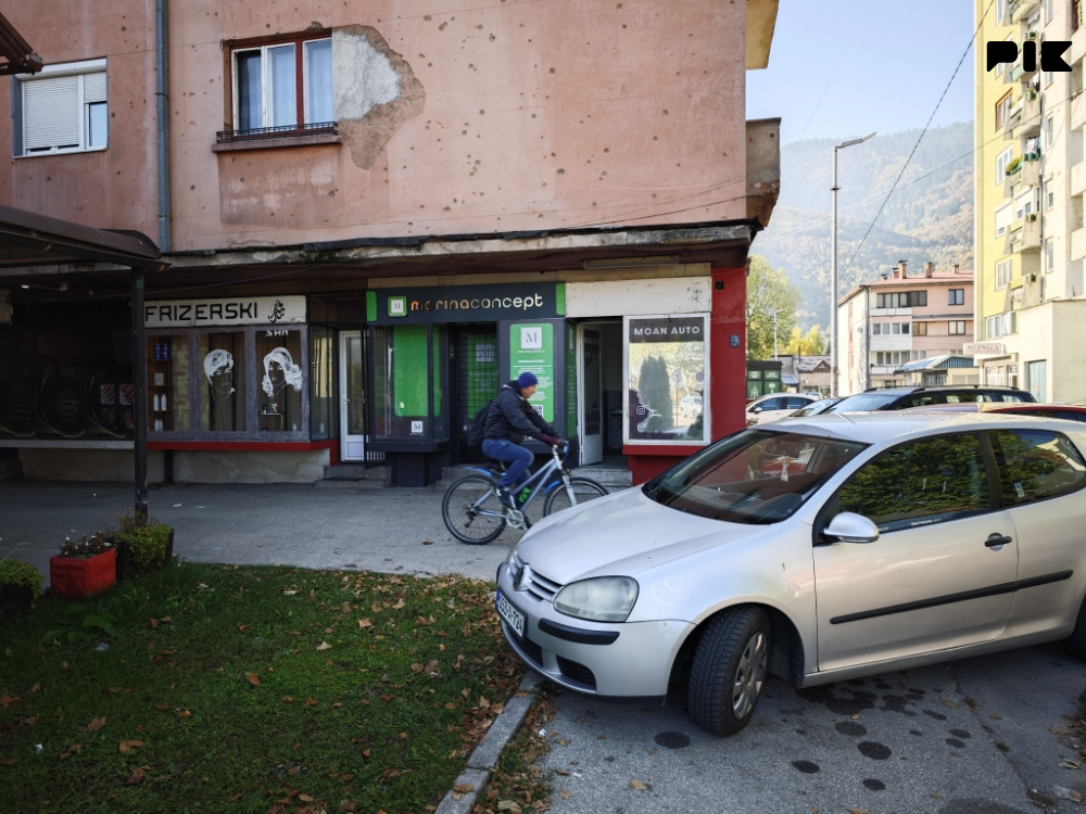 Izdajem radnju sa izlogom u Hrasnici 3