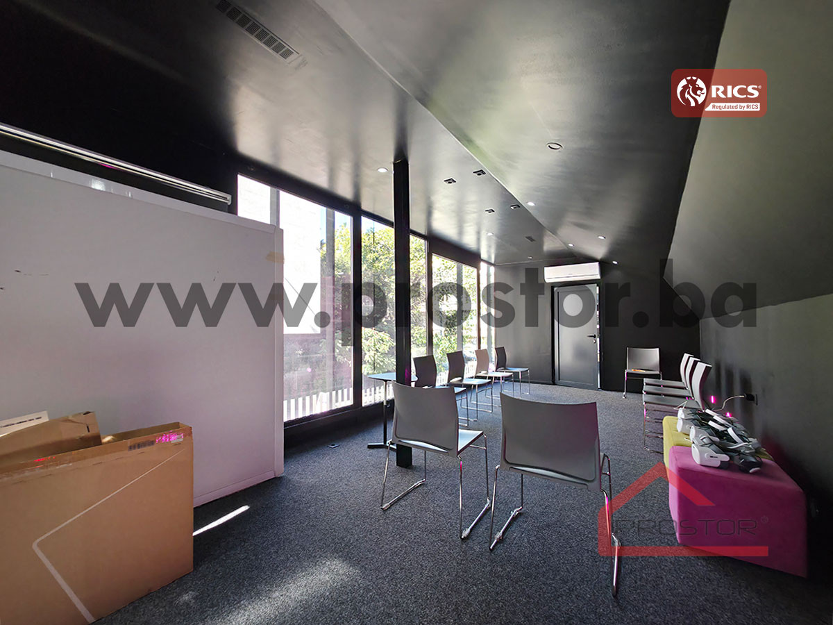PROSTOR izdaje: Poslovni prostor, 38m2, Centar 2
