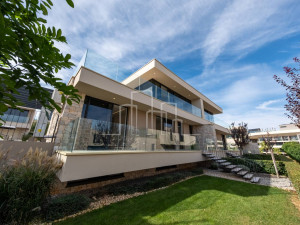Vila 263m2 tri etaže tri spavaće + hobi soba dvije terase Istra
