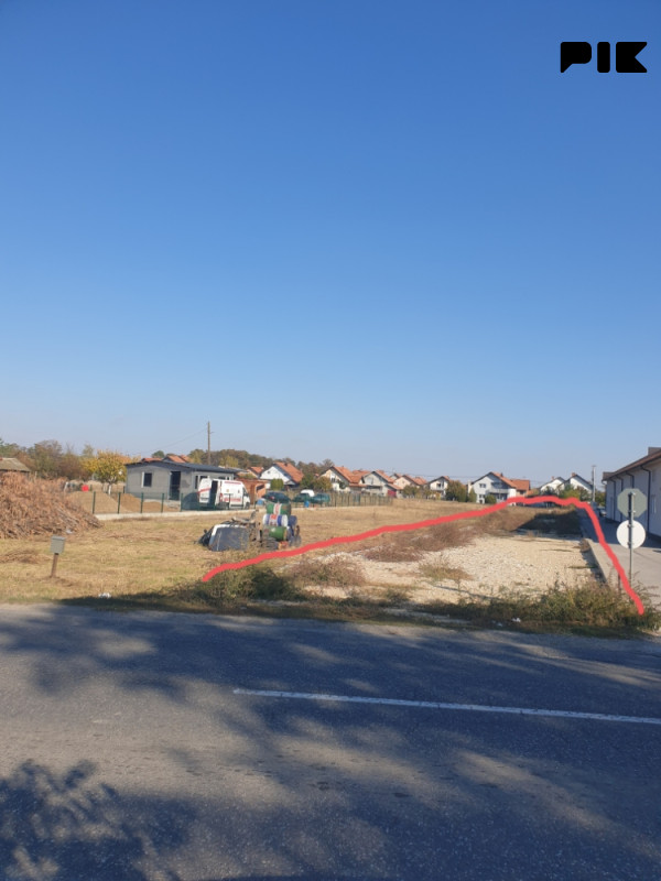 Zemljište Bijeljina,papiri 1/1,pristup na magistralni put 3