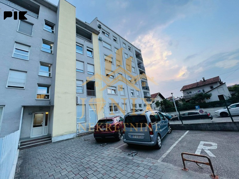 Najam trosoban stan kod Emporiuma Banja Luka 71m2 2