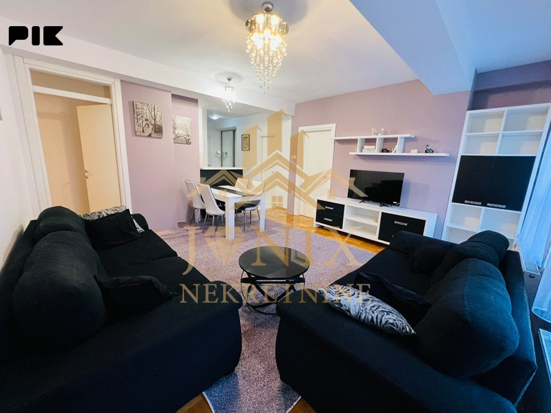 Najam trosoban stan kod Emporiuma Banja Luka 71m2