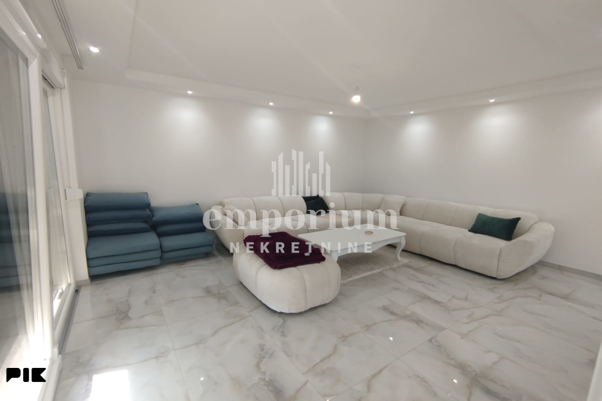 Renovirana i namještena kuća sa placem na Merajama ID:2828/IP 3