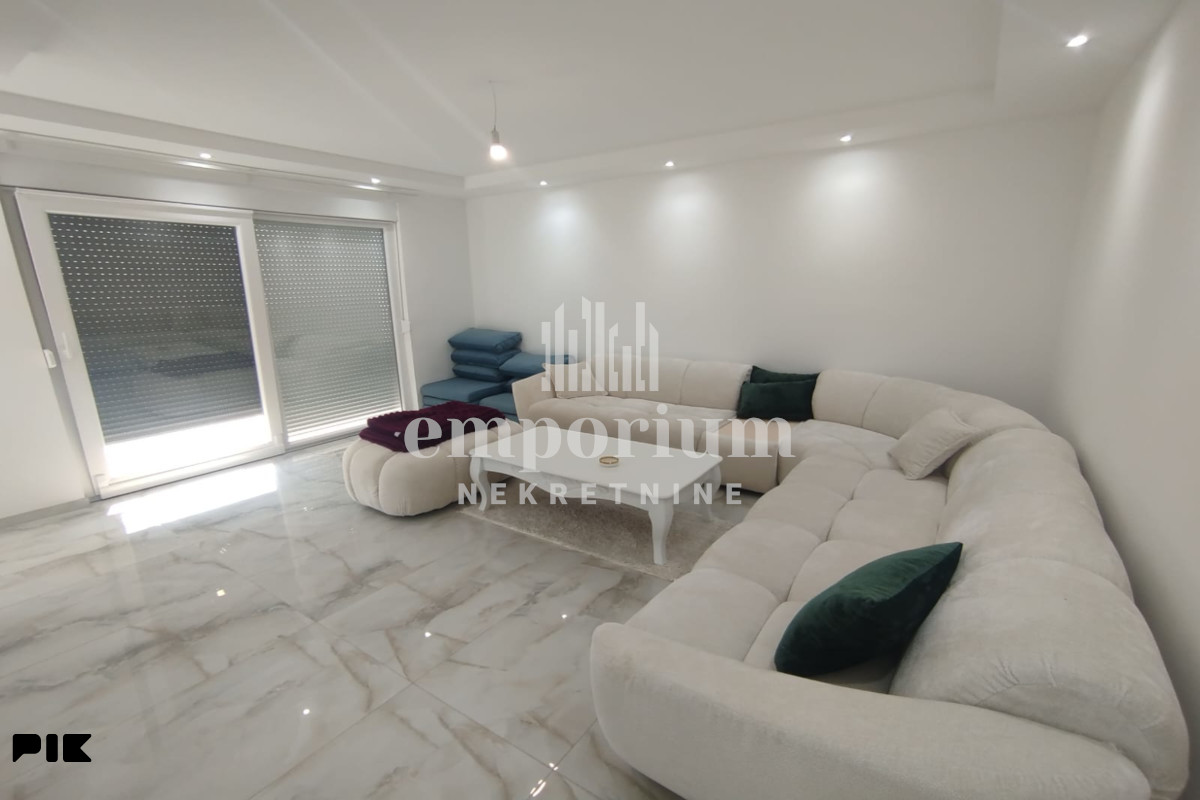 Renovirana i namještena kuća sa placem na Merajama ID:2828/IP 2