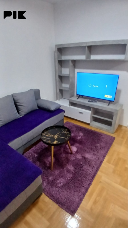 Namještena garsonjera u Bijeljini (Tolstojeva 40) 065 597 777