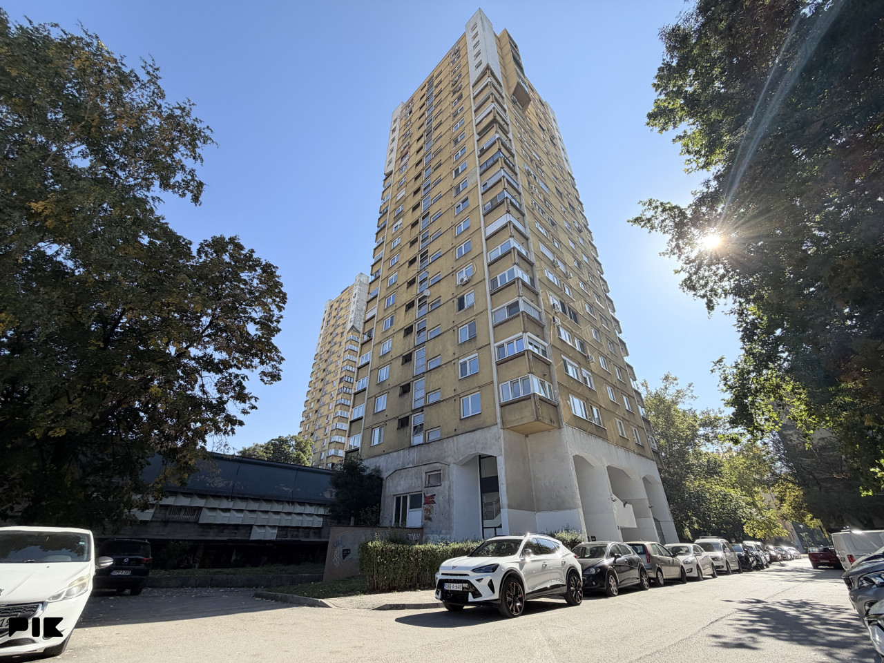 Renoviran namješten trosoban stan Grbavica 80 m2 peti sprat