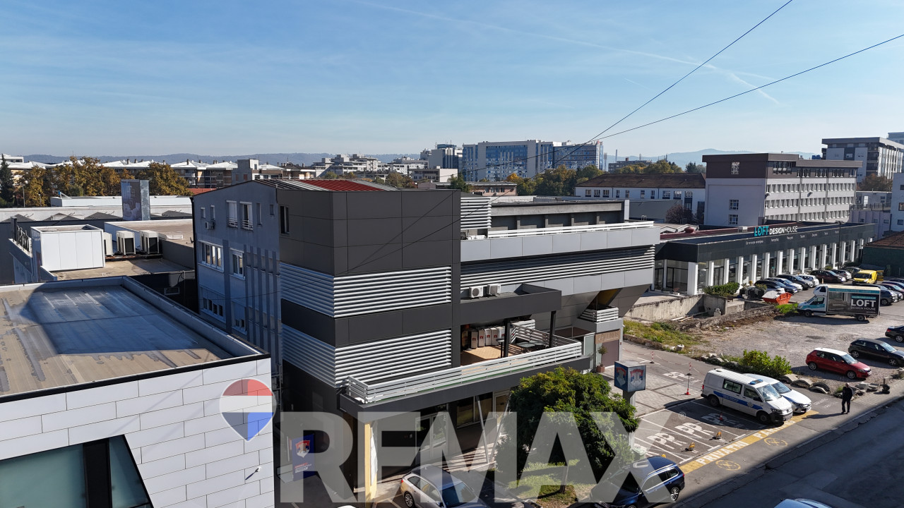 Odličan poslovni prostor 377 m2 | 3 parking mjesta | Širi centar