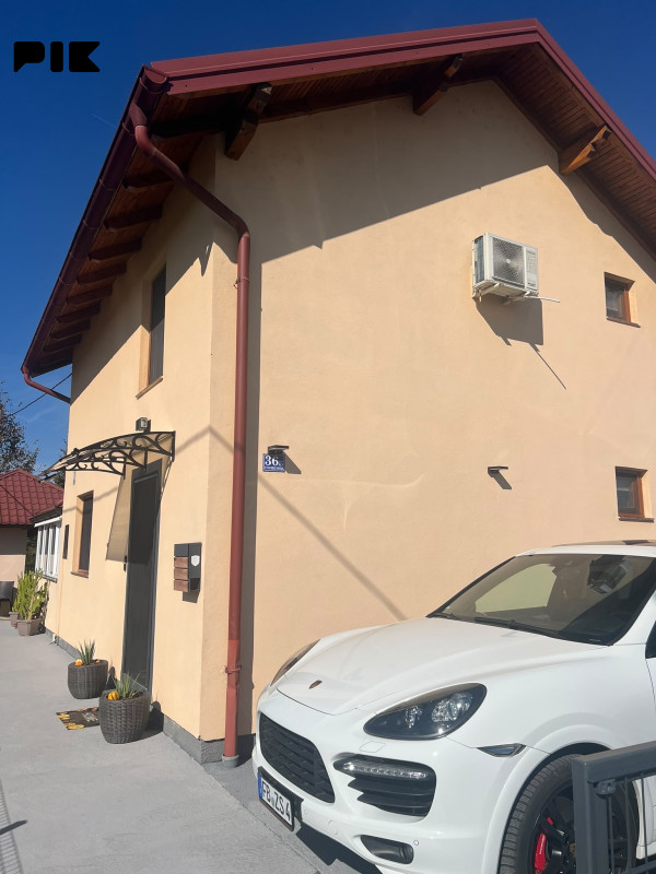 Kuća u Gomjenici, sa izlazom na Sanu