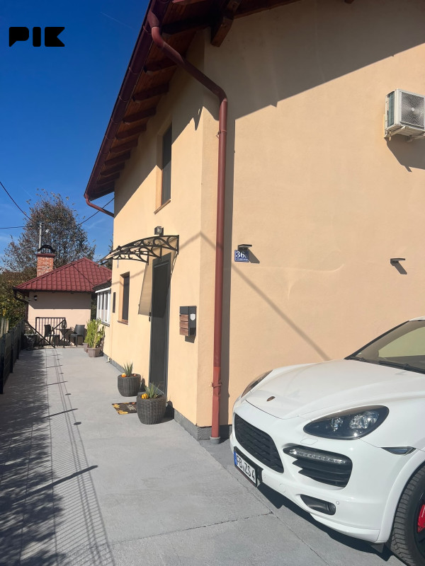 Kuća u Gomjenici, sa izlazom na Sanu 2