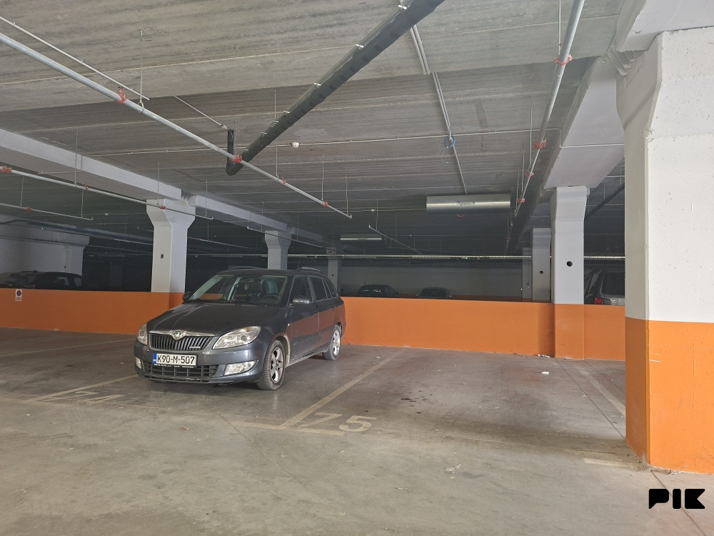 Garažno mjesto garaza Stupine "H