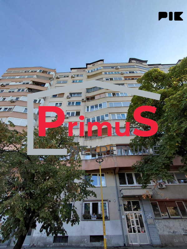 Tuzla stan Brčanska 64m2