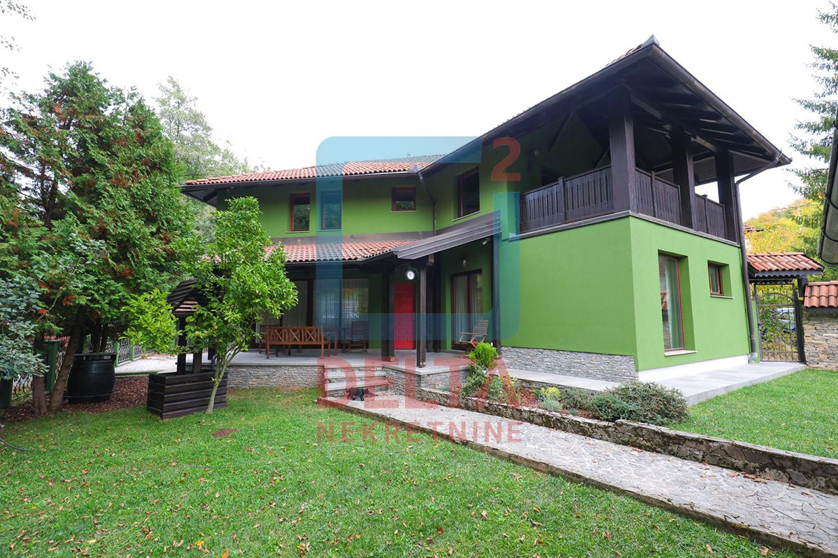 Kuća 108m2 + dvije terase/ na parceli 250m2/ Faletići /Stari Grad
