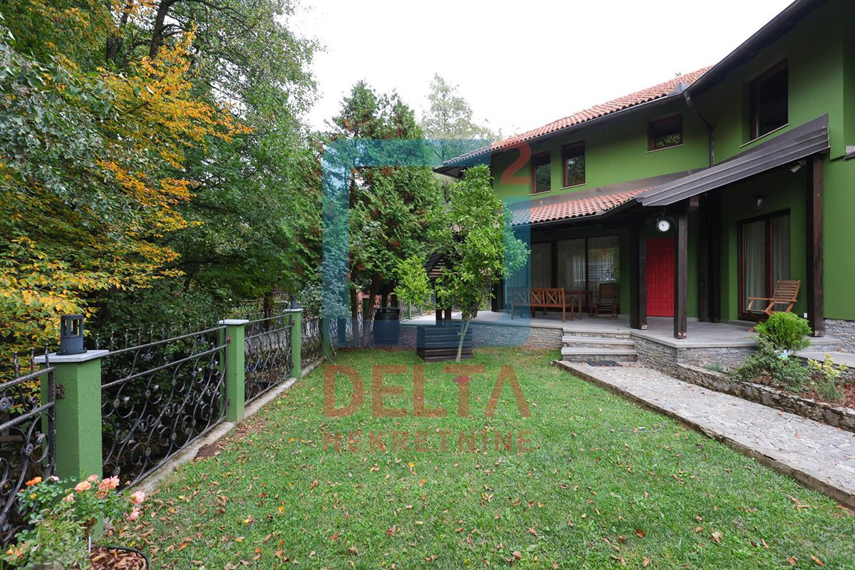 Kuća 108m2 + dvije terase/ na parceli 250m2/ Faletići /Stari Grad 2