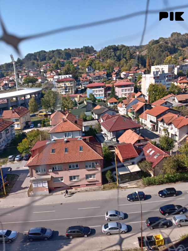 Hitna prodaja stana Slatina Tuzla 69m2 3
