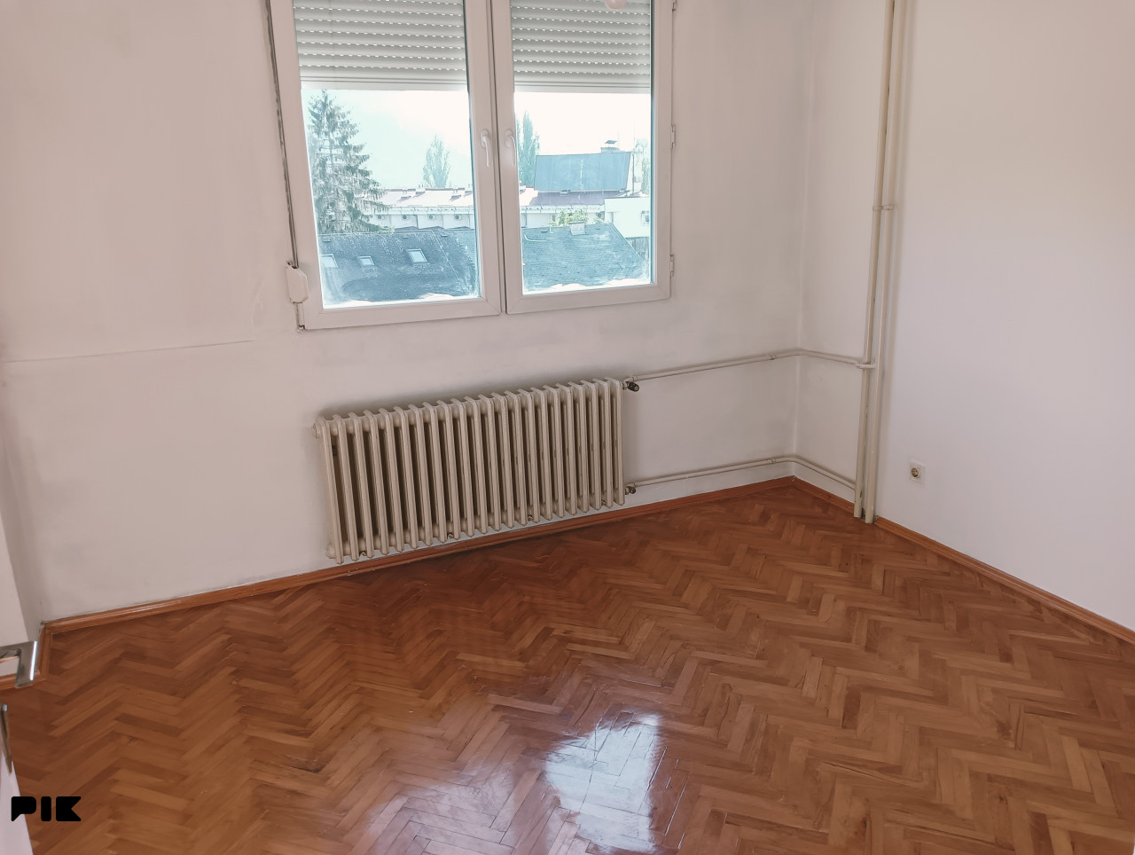 Izdaje se dvosoban, nenamješten stan u naselju Obilićevo 3