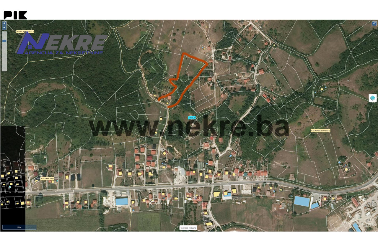 Plac sa Kućom Tuzla-bare