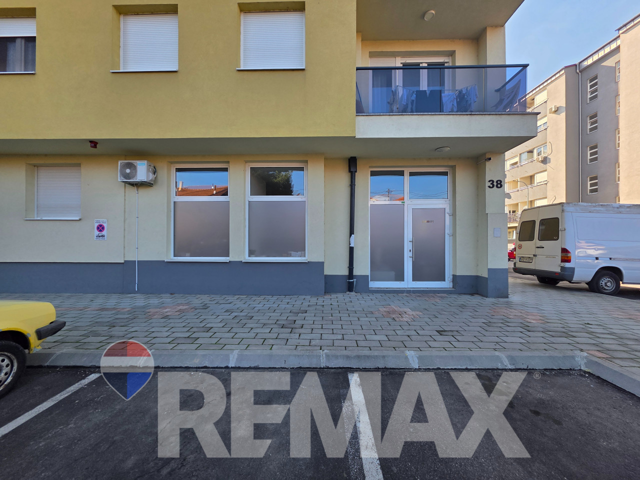 Poslovni prostor 54m2, prizemlje, u blizini Tropic centra