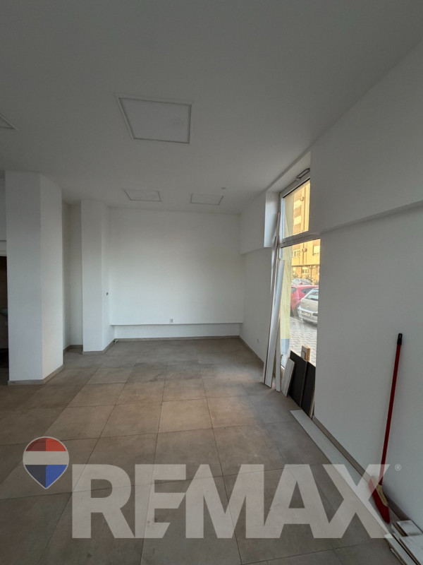 Poslovni prostor 54m2, prizemlje, u blizini Tropic centra 3
