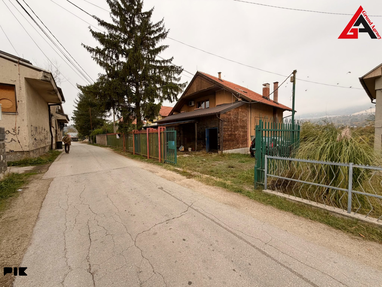 Kuća i poslovni prostor 230 m2 sa 541 m2 okućnice - Zenica 3