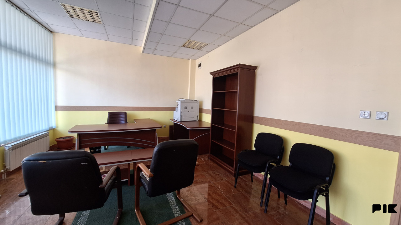 Poslovni prostor Pale 30m2 CENTAR 2