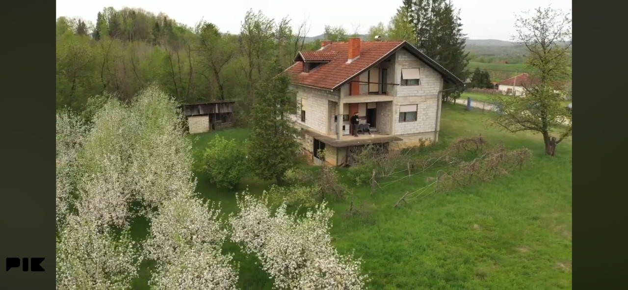 Imamje kod Banjaluke kuća 256 m2 i 7289 m2 zemljište 2