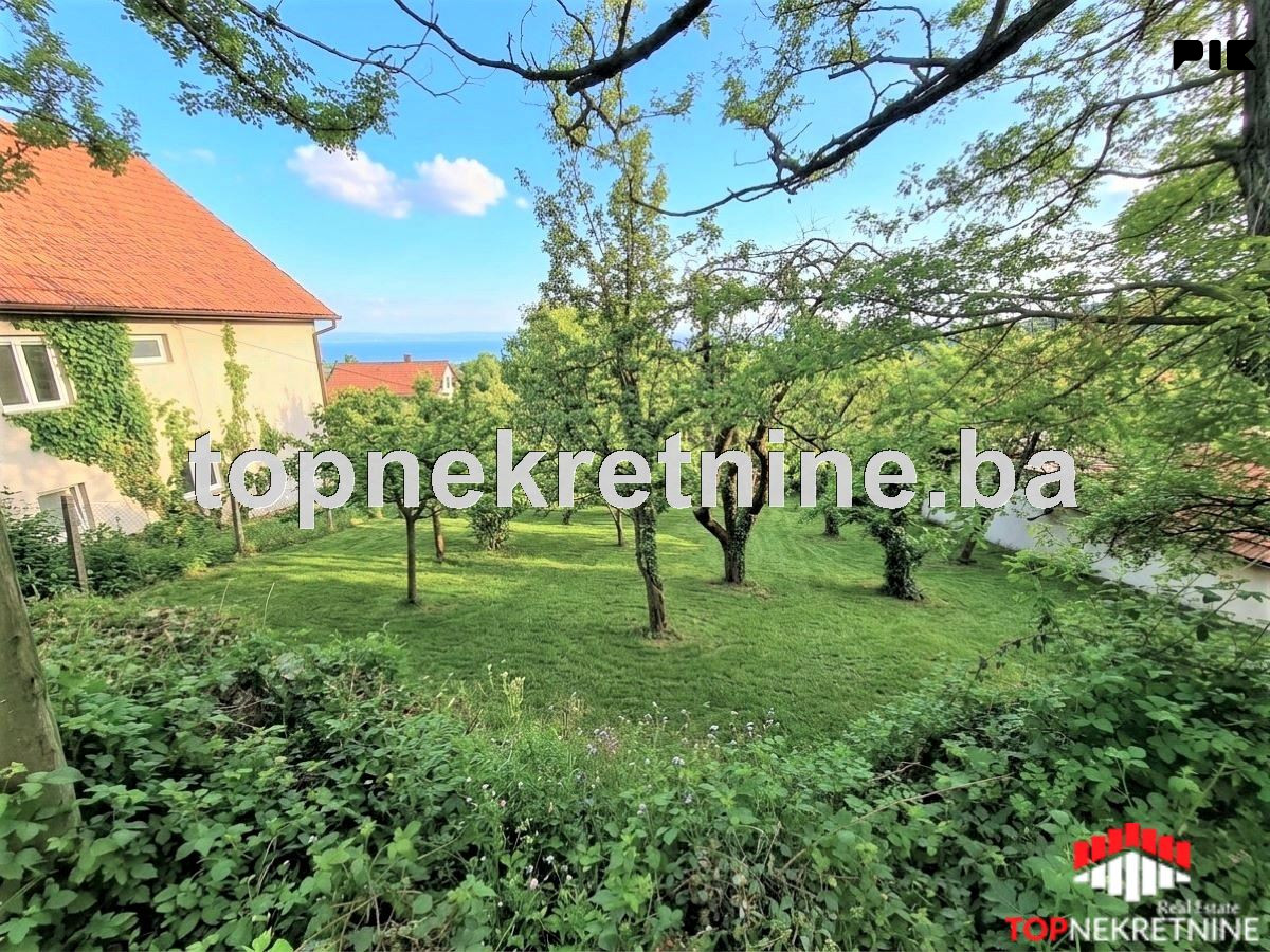Posjed površine 717m2 sa velikim potencijalom na Sedreniku 3