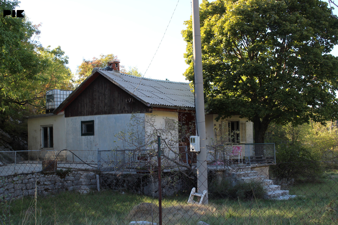 Vikendica 60m2 sa placem 2000m2, Ubla , Trebinje 3