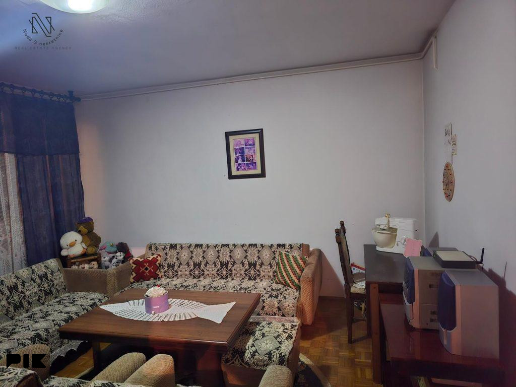 Hiseta; trosoban stan od 85m2 u Radoja Domanovića