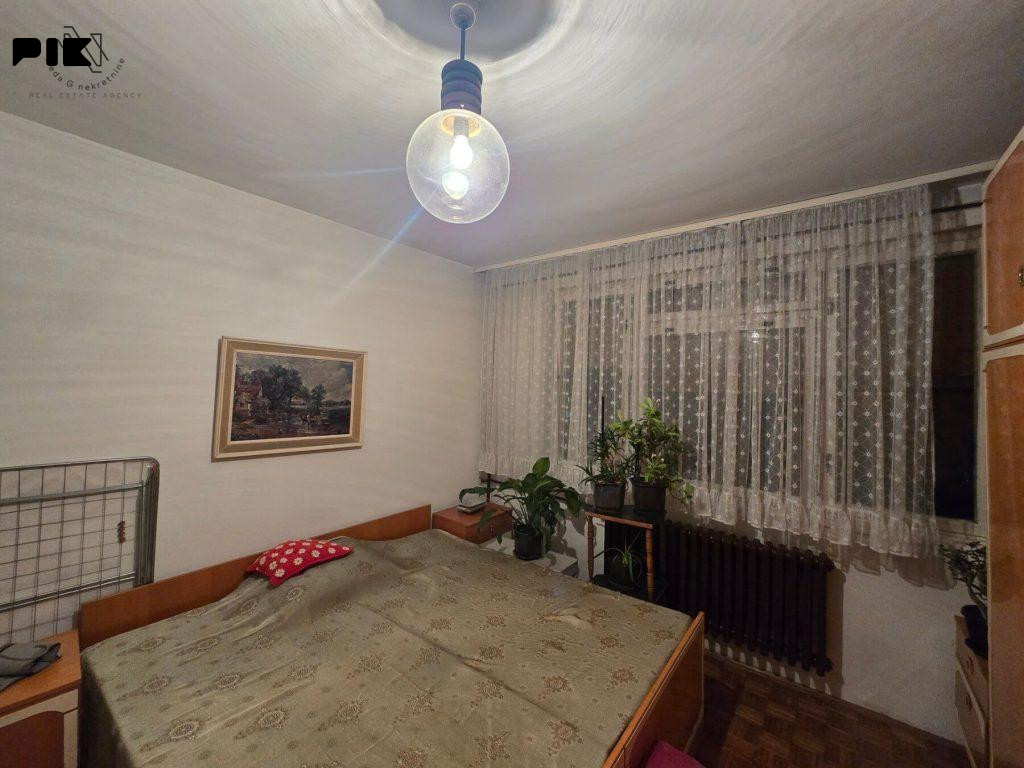Hiseta; trosoban stan od 85m2 u Radoja Domanovića 3