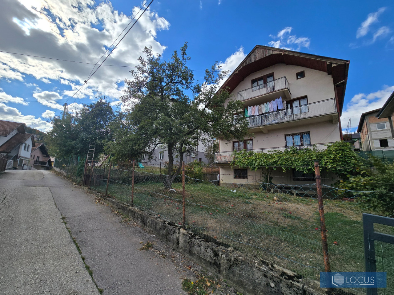 LOCUS: Kuća 270 m2 sa ostavom i garažom na prodaju Šip, Sarajevo 2