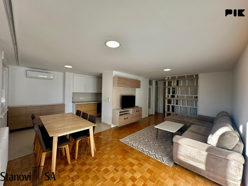 Renoviran moderan stan 95m2 - Centar