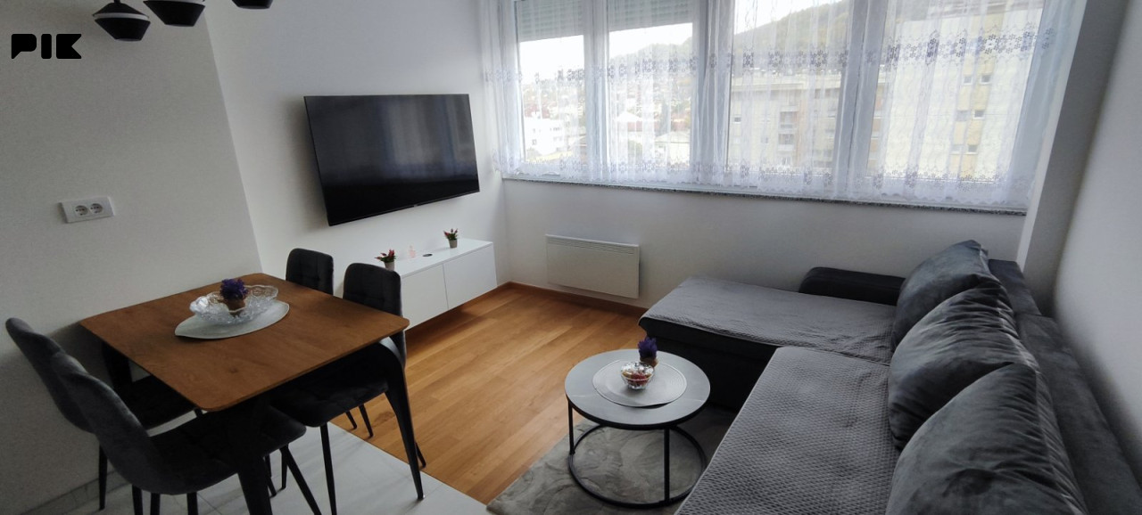 Izdajem renoviran i namjesten stan 33 m2 - Mejdan, odmah useljiv