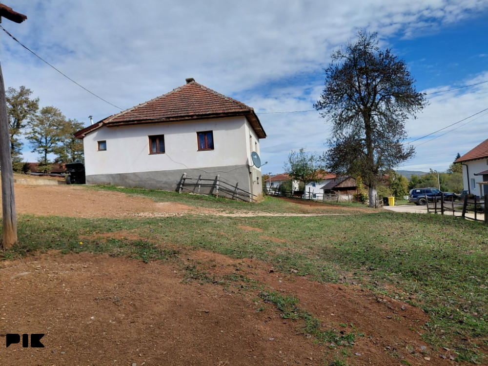 Izdaje se Kuća za stanovanje Hrastovi 3