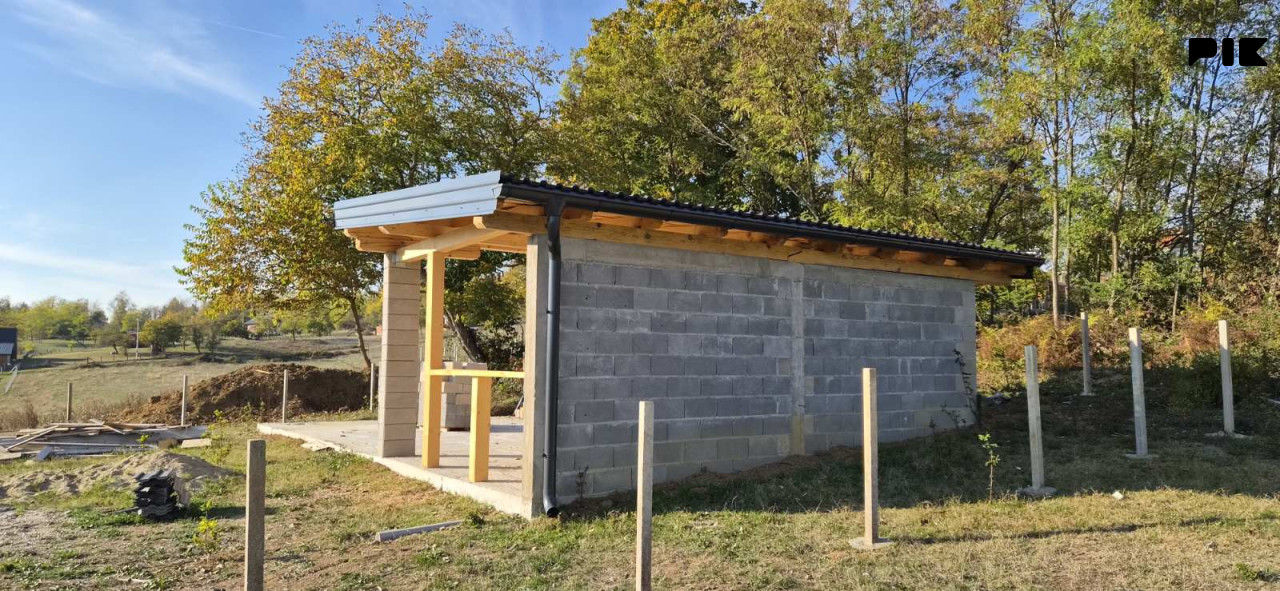 Zemljište sa izgrađenom ladarom, Motike- Banja Luka 560m2