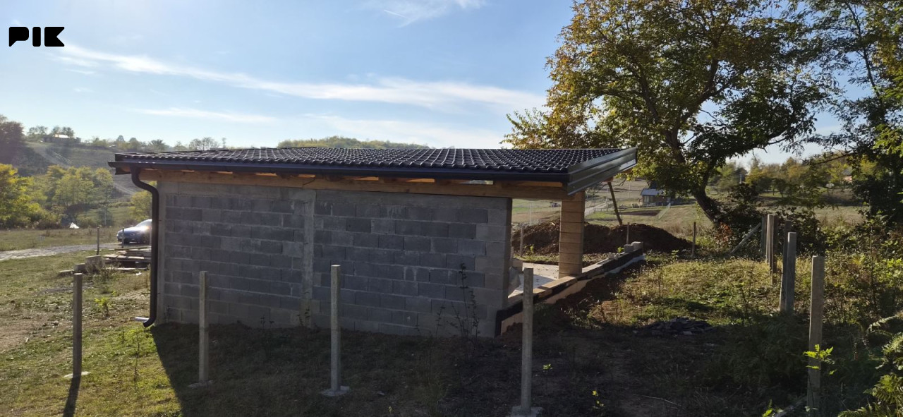 Zemljište sa izgrađenom ladarom, Motike- Banja Luka 560m2 2