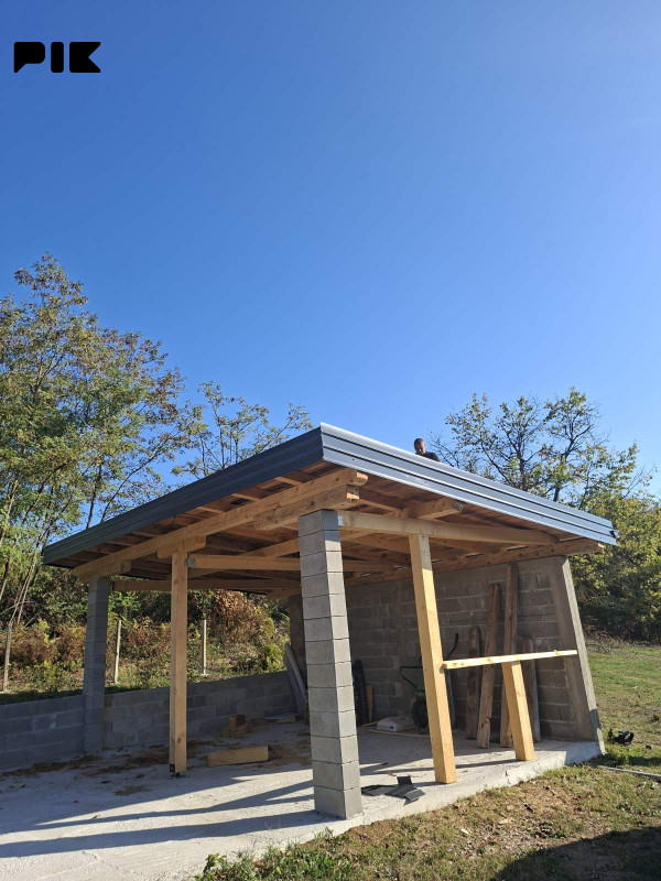 Zemljište sa izgrađenom ladarom, Motike- Banja Luka 560m2 3
