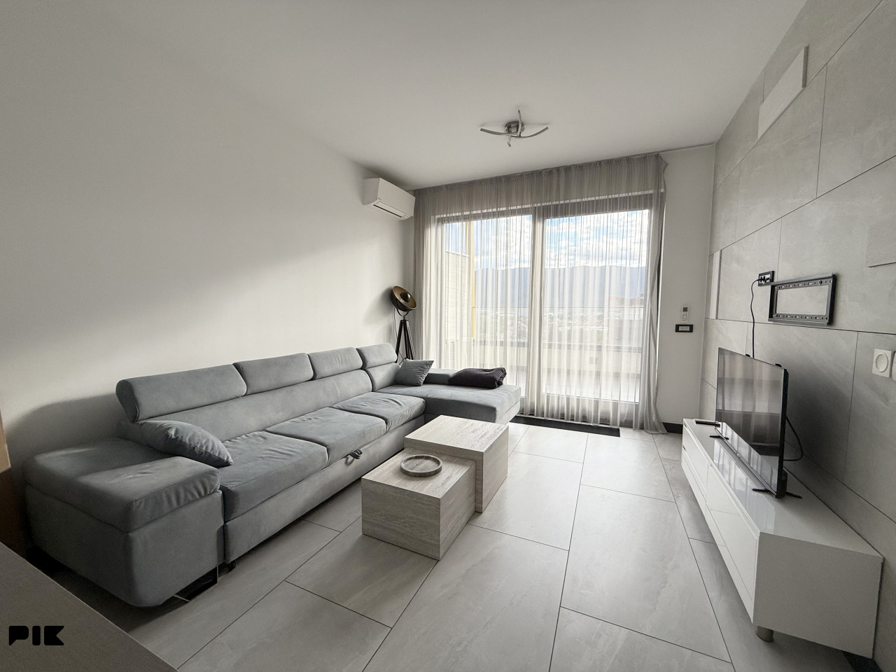 Penthouse dvosoban stan sa garazom | Bulevar | Novogradnja | Stup
