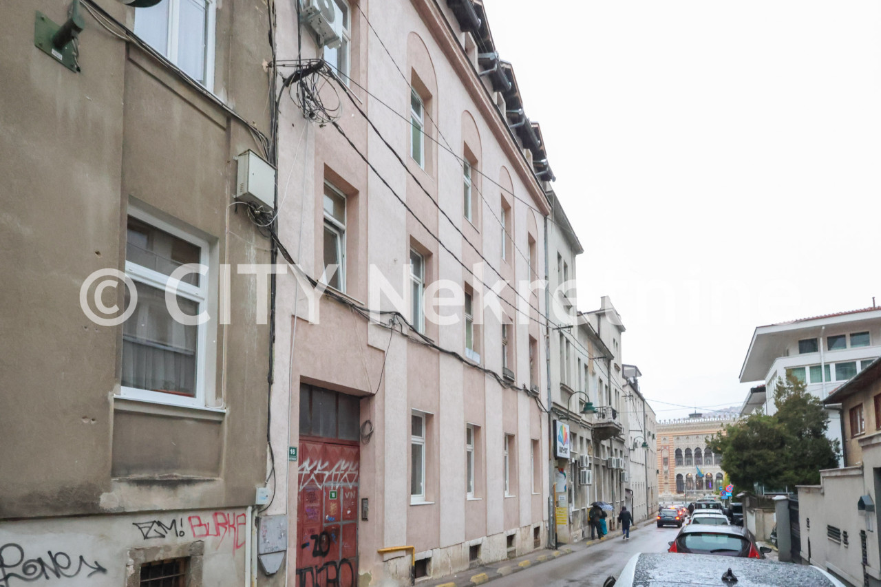 Austrougarski stan sa garažom - Stari grad - Avdage Šahinagića 2