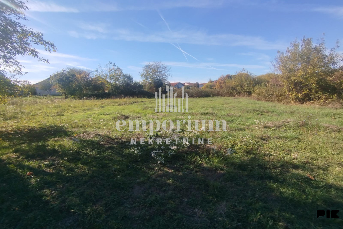 Građevinsko zemljište 2.650 m2 za izgradnju zgrade ID:2830/EN 3