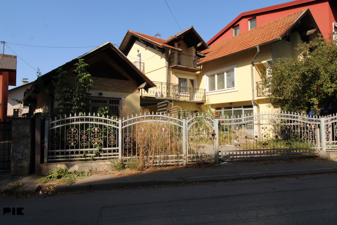 PRO COST | EKSKLUZIVNO - KUĆA I POSLOVNI OBJEKAT SA DVORIŠTEM 3