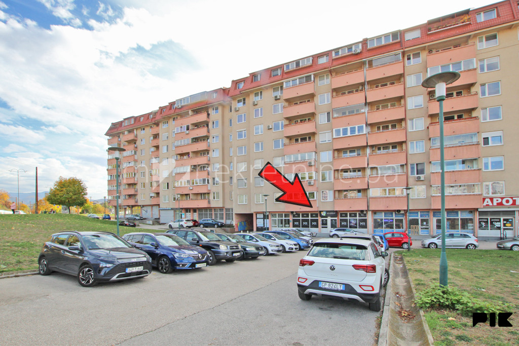 m2: PRILIKA ZA INVESTITORE! Dobrinja / Poslovni prostor 181m2