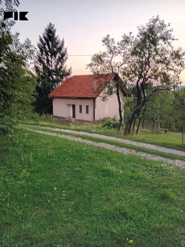 Kuća Zenica Crkvice centar 2.700 m2 2