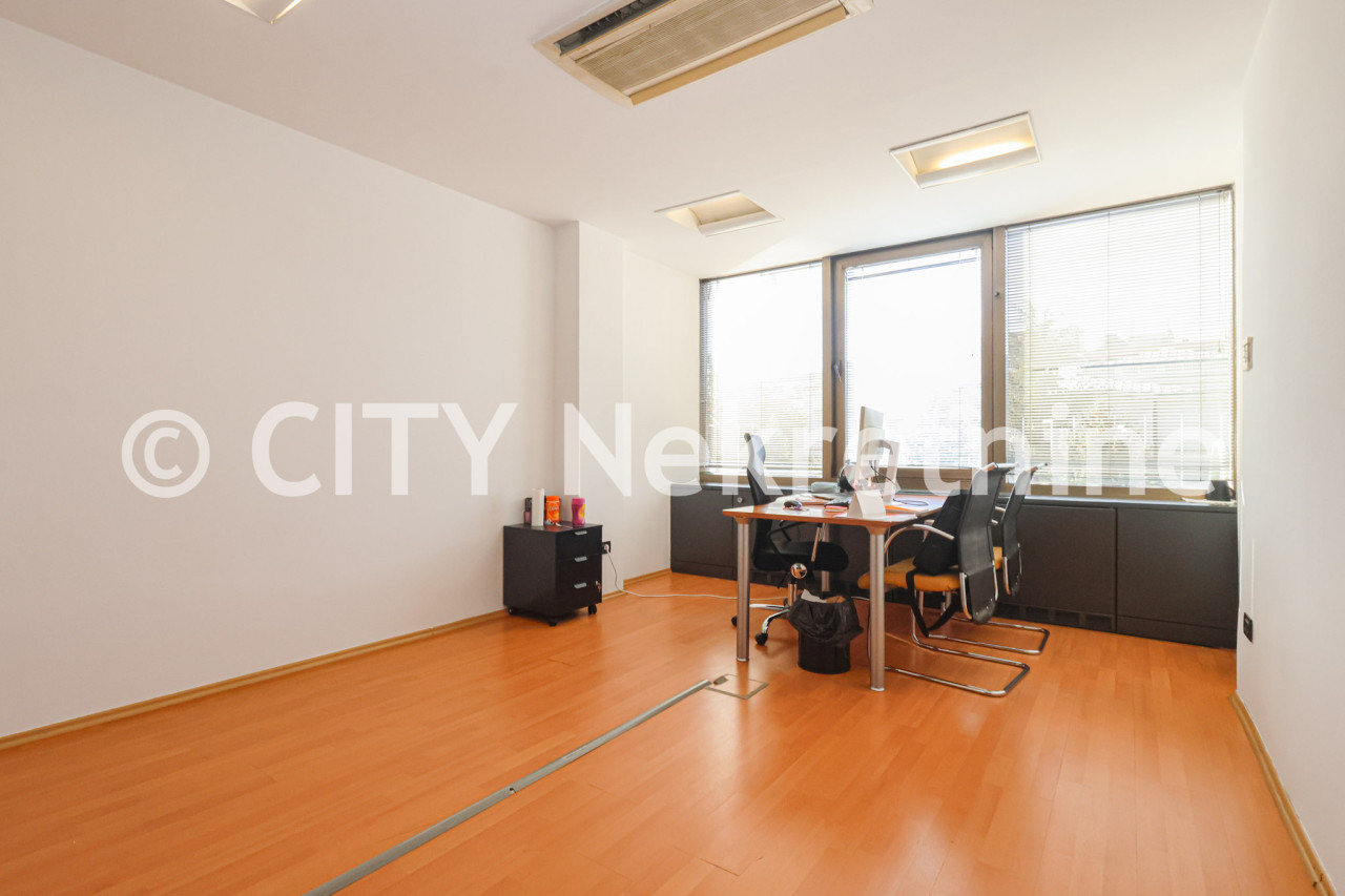 Poslovni prostor - Centar - Branilaca Sarajeva - 18 m2