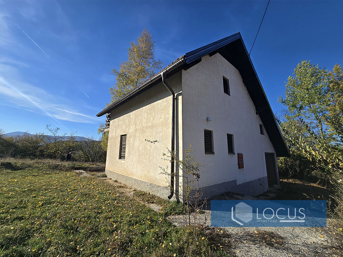LOCUS: Vikendica sa prostranim dvorištem, Tarčin, Hadžići 3