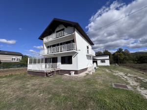 Porodični stambeni objekat sa pratećim objektima/Visoko/Moštre