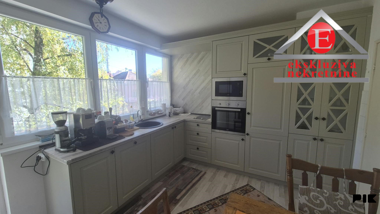- CENTAR - Trosoban stan površine 82m2 + garaža ID: 4353/DŠ