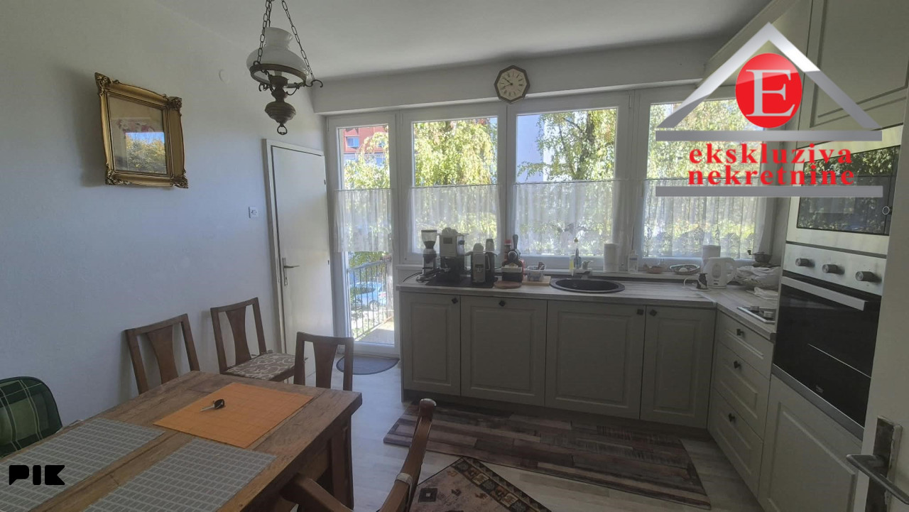 - CENTAR - Trosoban stan površine 82m2 + garaža ID: 4353/DŠ 2