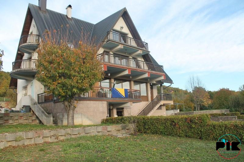 Posjed - ranč sa luxuznom kućom i voćnjakom Bihać